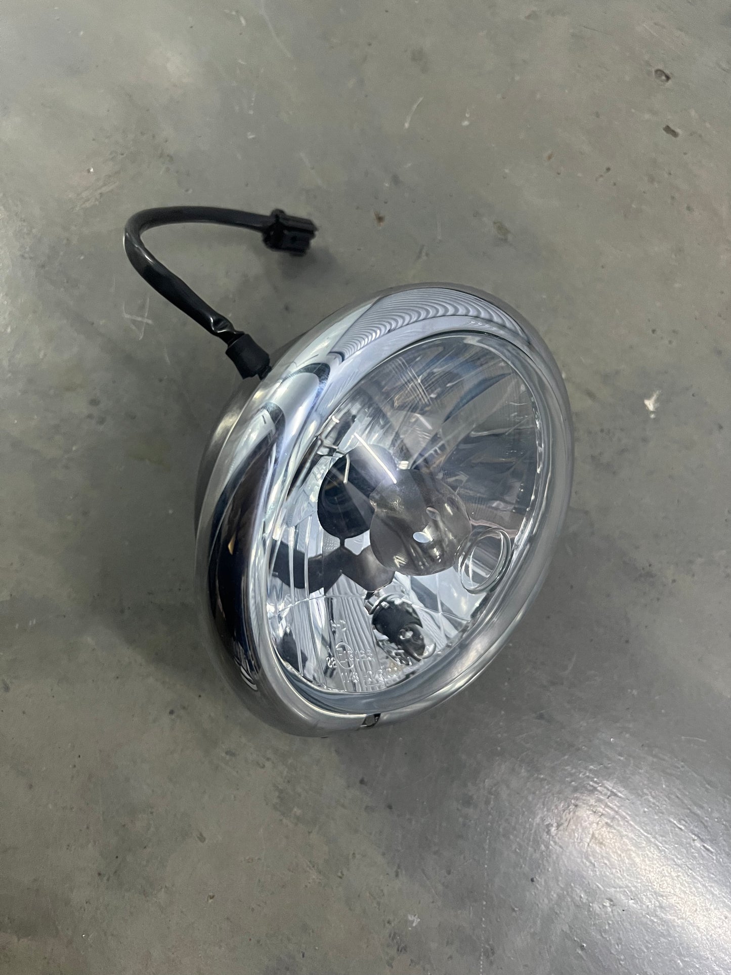 5.75in Harley Davidson headlight and bucket