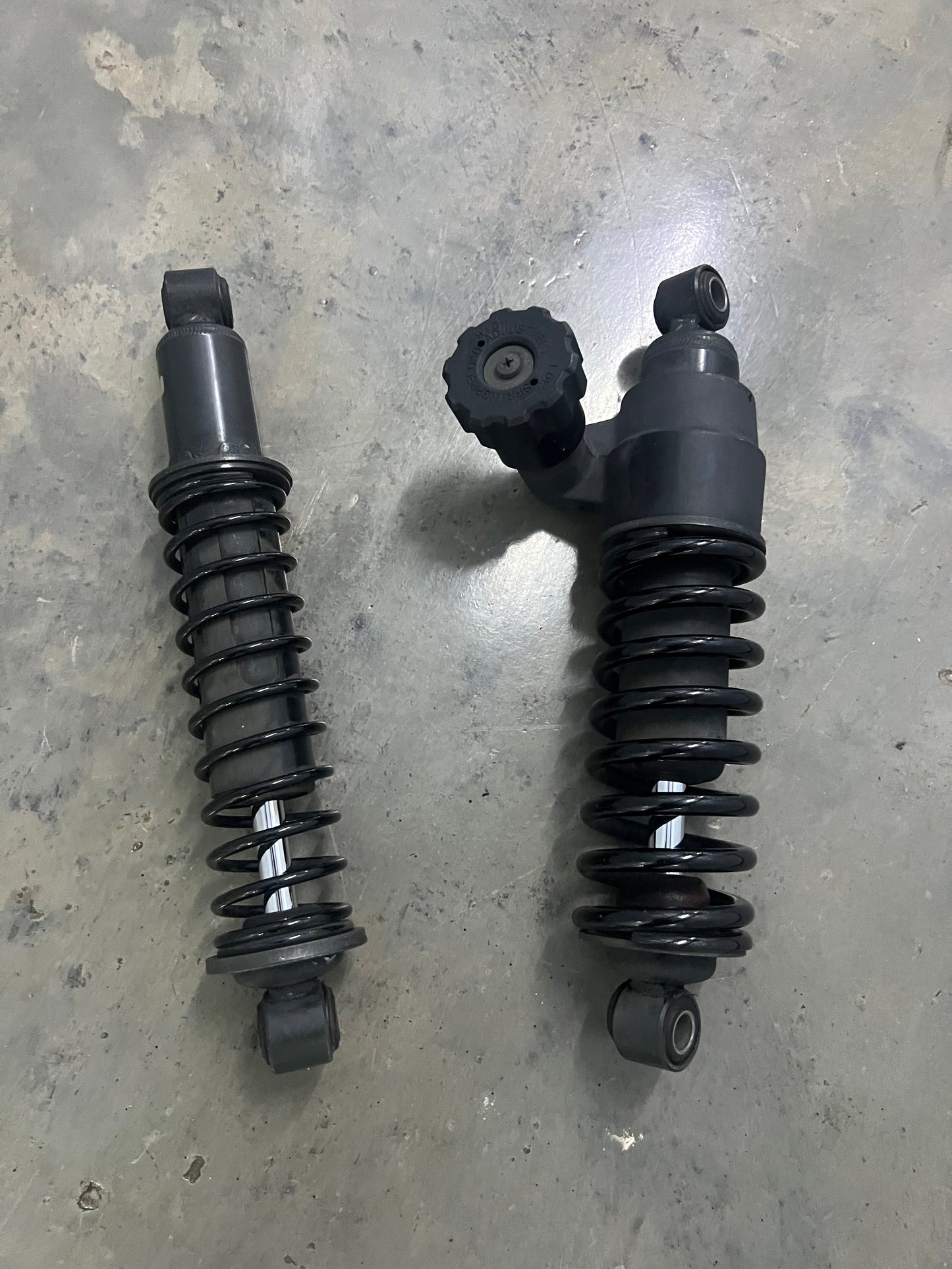 Harley Davidson adjustable Touring shocks